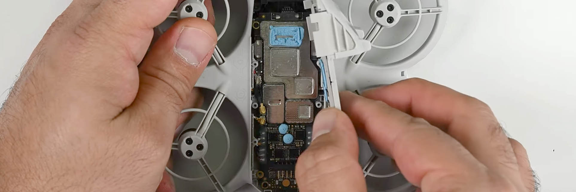 DJI Neo Teardown: This Year’s Most Giftable Drone Has an Unfixable Camera